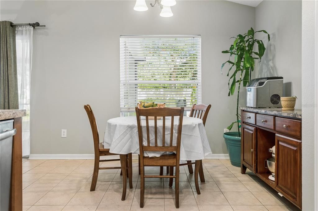 For Sale: $345,000 (3 beds, 2 baths, 1394 Square Feet)