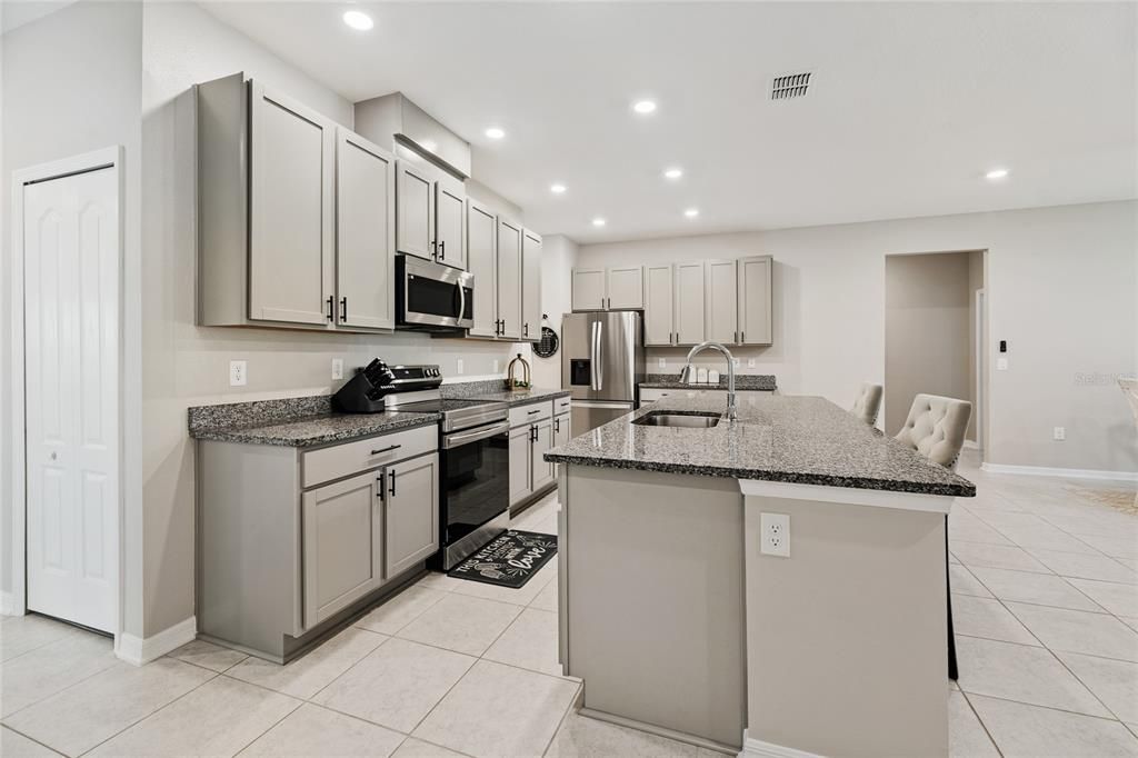 En Venta: $414,900 (5 camas, 3 baños, 2286 Pies cuadrados)