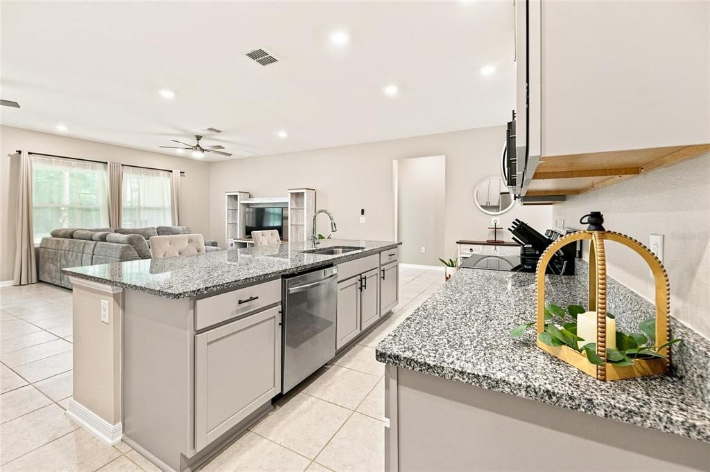 En Venta: $414,900 (5 camas, 3 baños, 2286 Pies cuadrados)