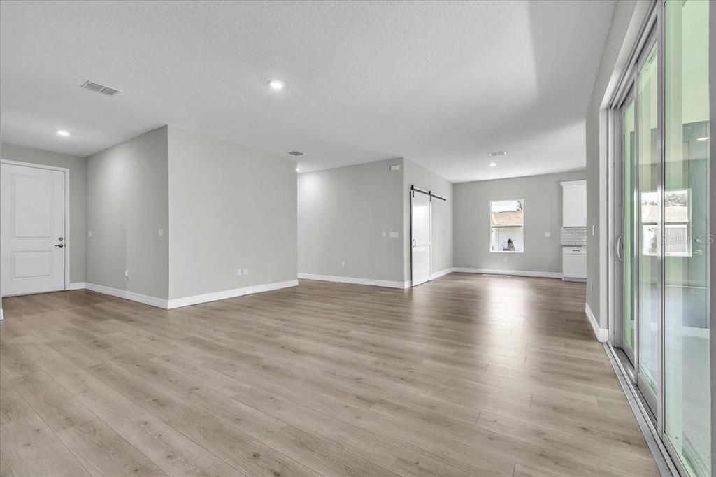 For Sale: $365,000 (4 beds, 3 baths, 2096 Square Feet)