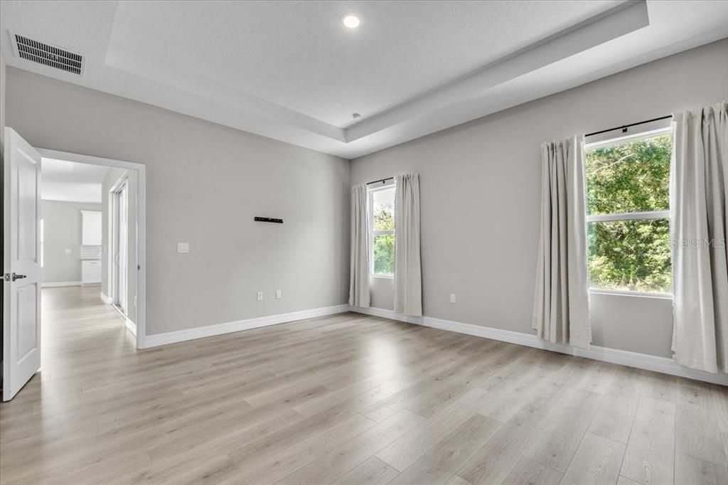 For Sale: $365,000 (4 beds, 3 baths, 2096 Square Feet)