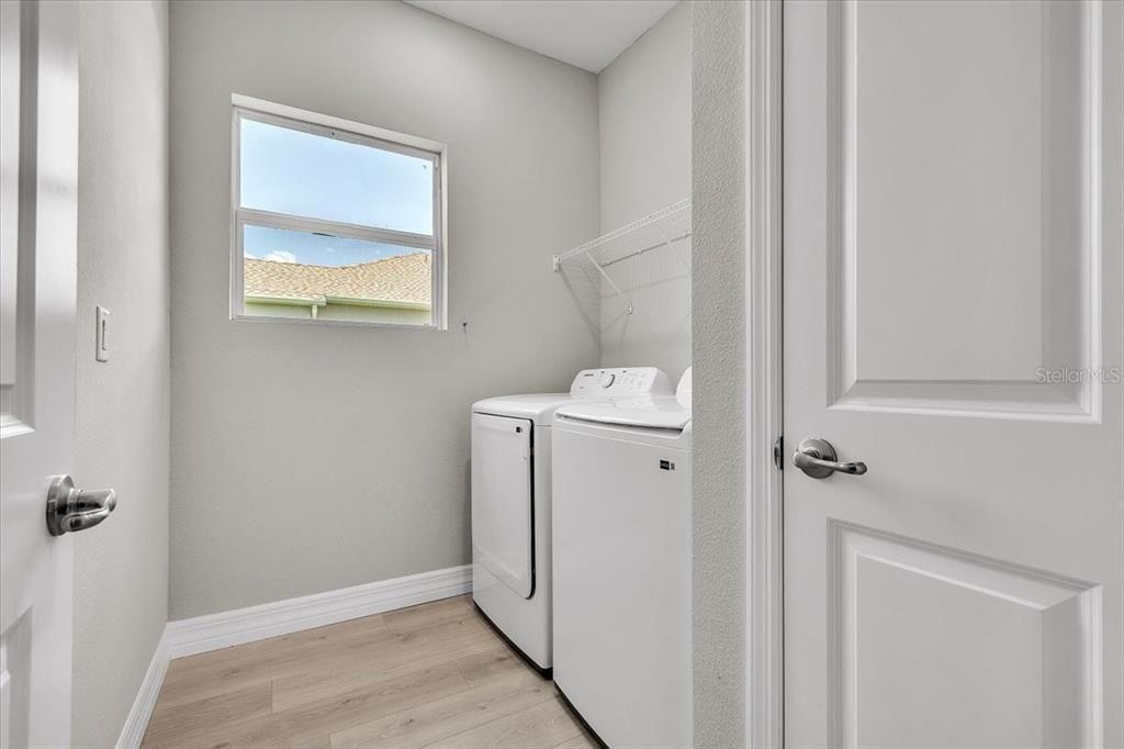 For Sale: $365,000 (4 beds, 3 baths, 2096 Square Feet)