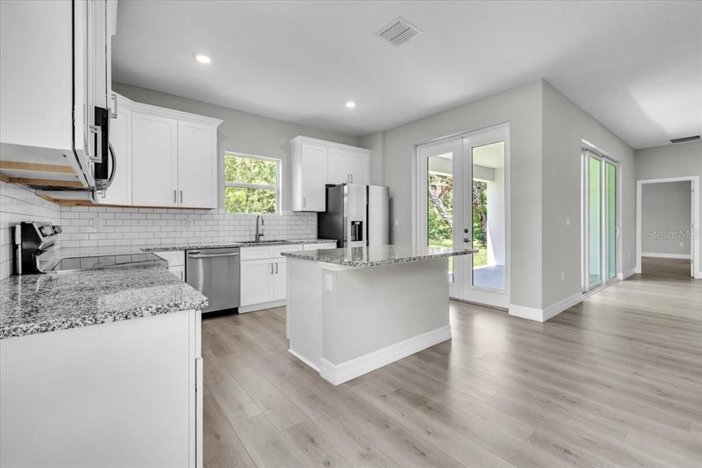 For Sale: $365,000 (4 beds, 3 baths, 2096 Square Feet)