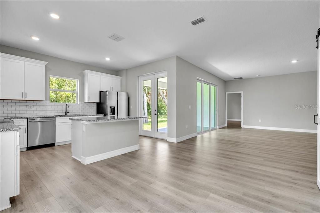 For Sale: $365,000 (4 beds, 3 baths, 2096 Square Feet)