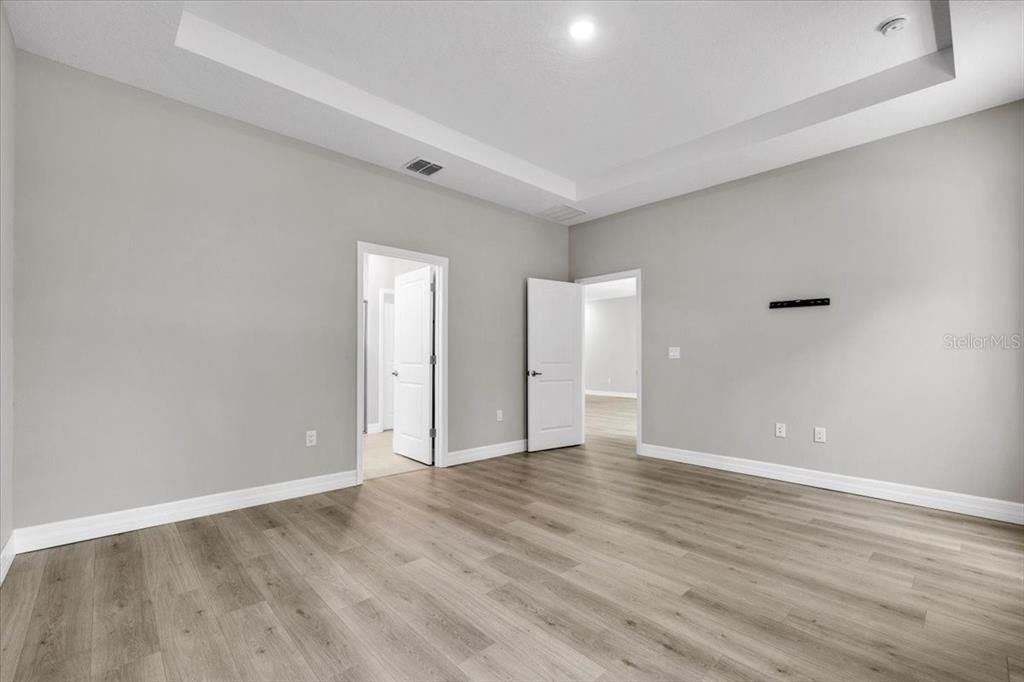 For Sale: $365,000 (4 beds, 3 baths, 2096 Square Feet)