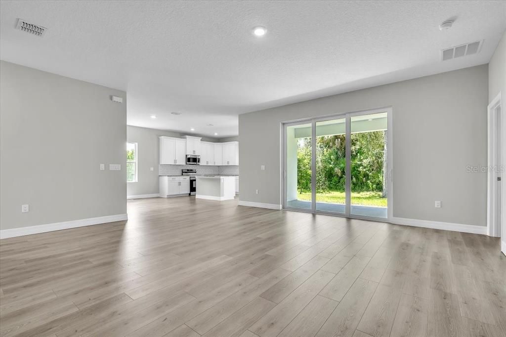 For Sale: $365,000 (4 beds, 3 baths, 2096 Square Feet)
