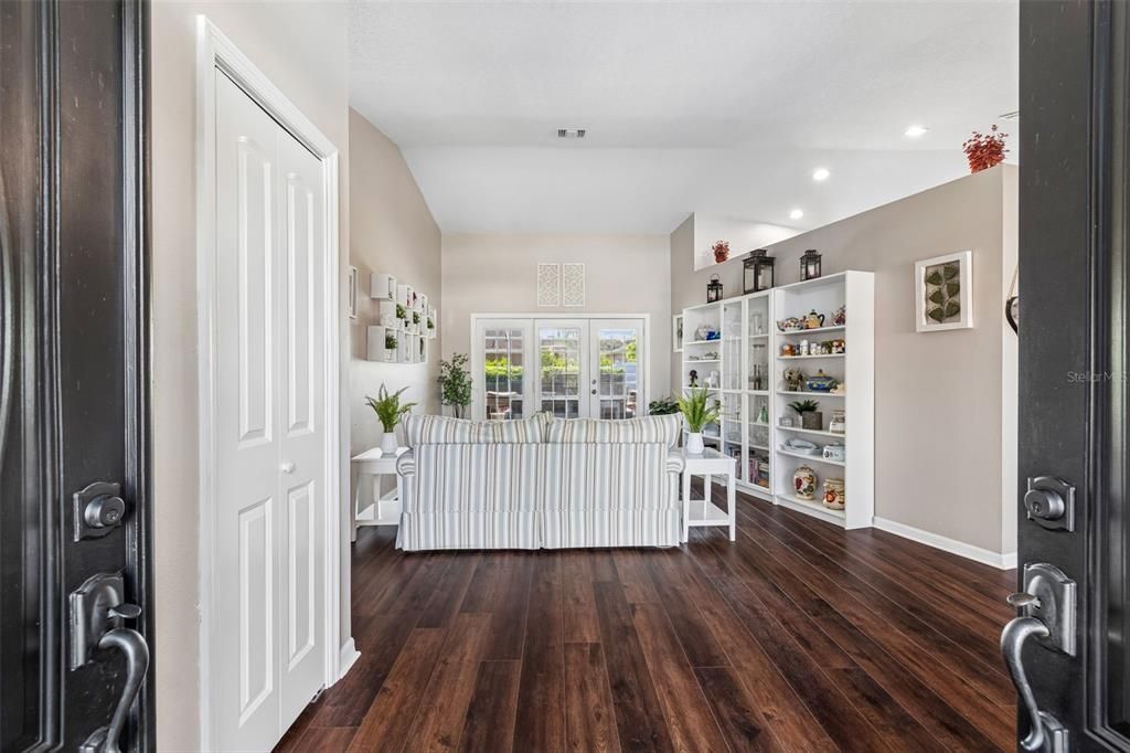 For Sale: $450,000 (3 beds, 2 baths, 1756 Square Feet)