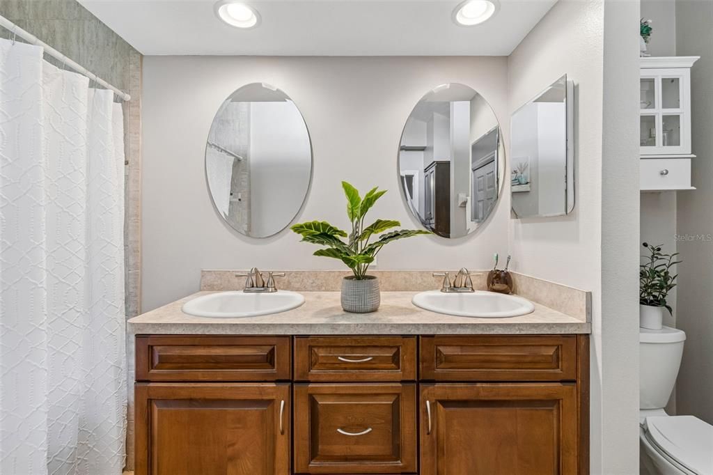 For Sale: $450,000 (3 beds, 2 baths, 1756 Square Feet)