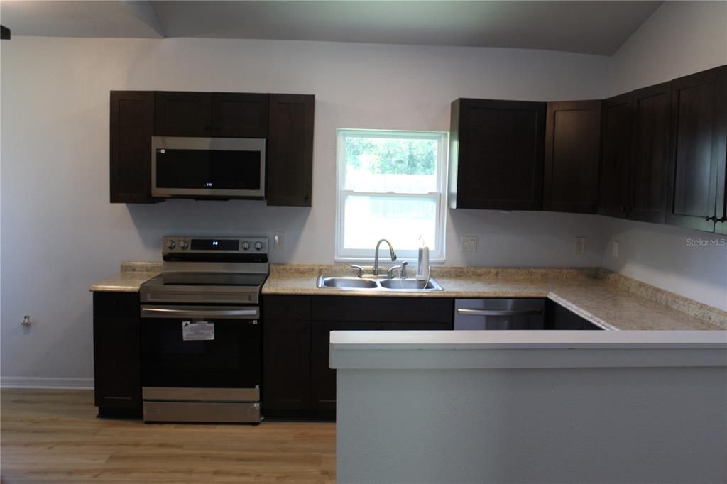 For Rent: $1,895 (3 beds, 2 baths, 1248 Square Feet)