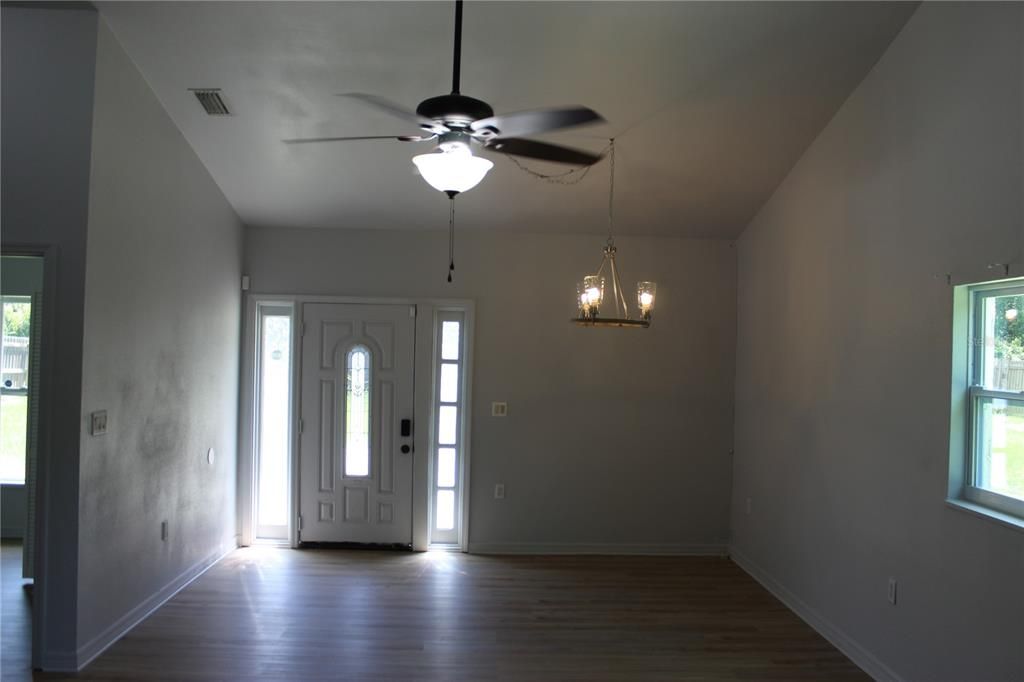 For Rent: $1,895 (3 beds, 2 baths, 1248 Square Feet)