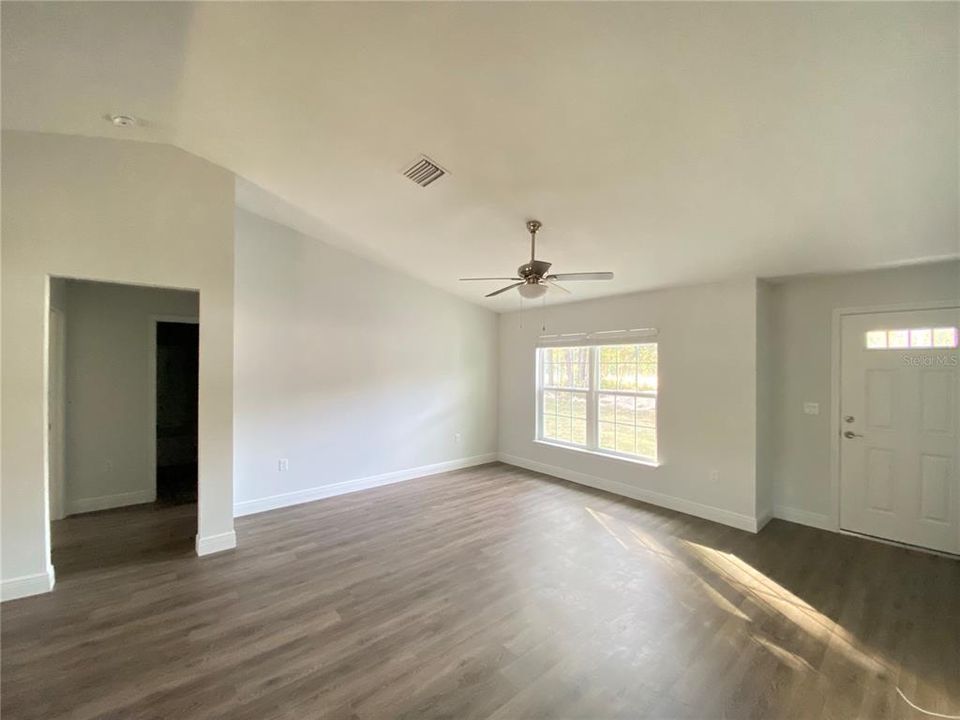 В аренду: $1,725 (3 спален, 2 ванн, 1450 Квадратных фут)