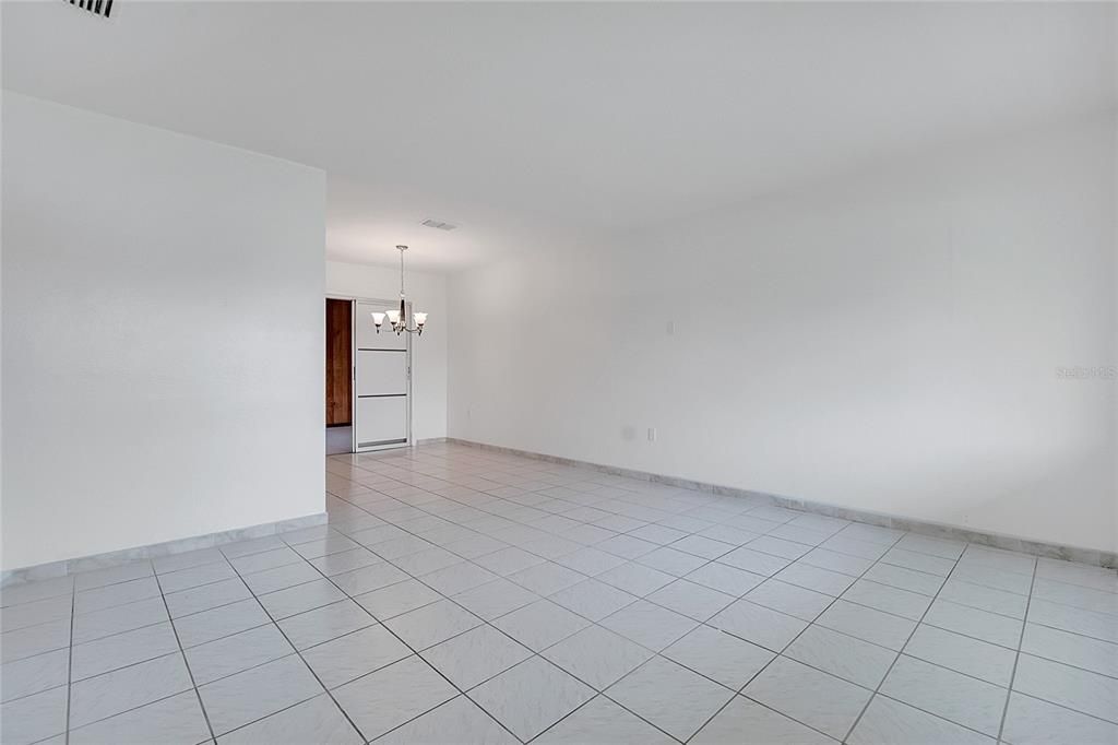 For Rent: $2,300 (3 beds, 2 baths, 1385 Square Feet)