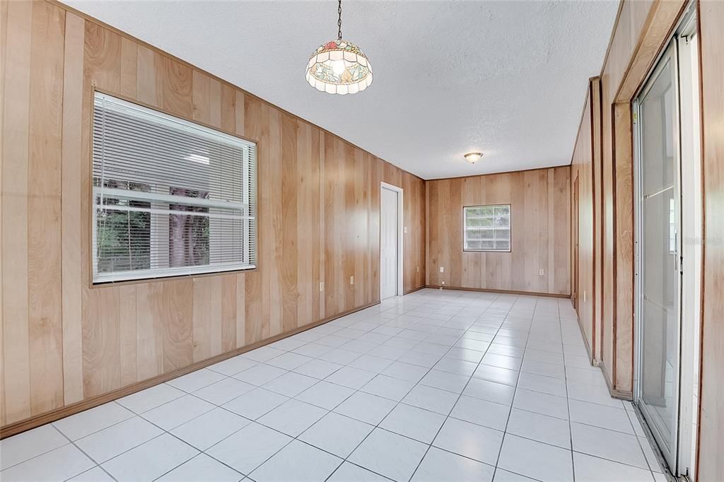 For Rent: $2,300 (3 beds, 2 baths, 1385 Square Feet)