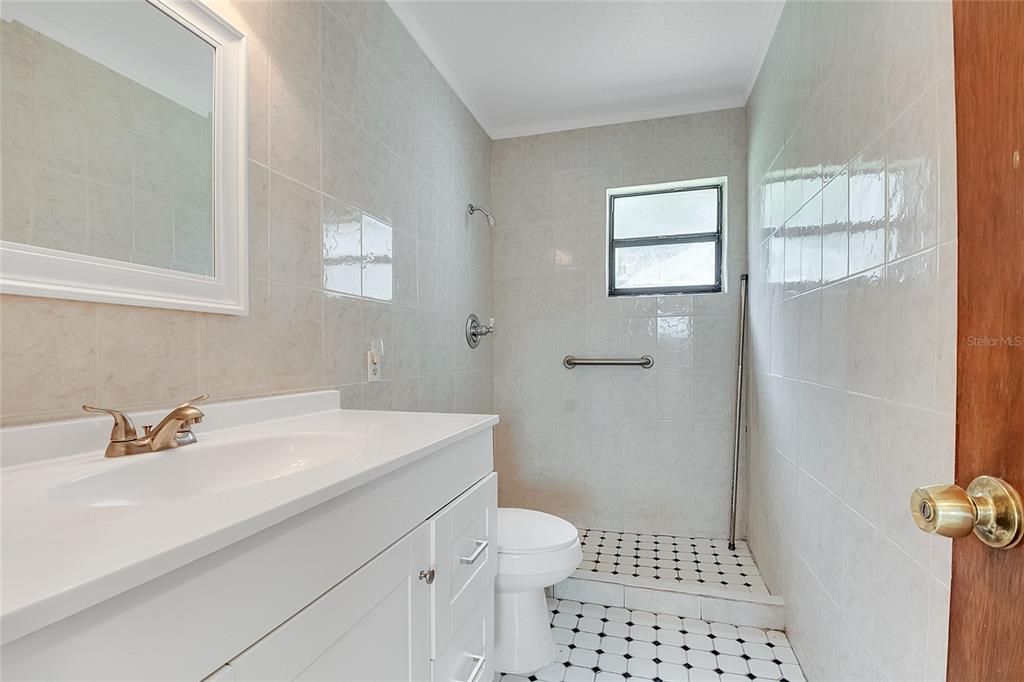 For Rent: $2,300 (3 beds, 2 baths, 1385 Square Feet)