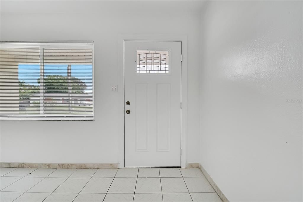For Rent: $2,300 (3 beds, 2 baths, 1385 Square Feet)