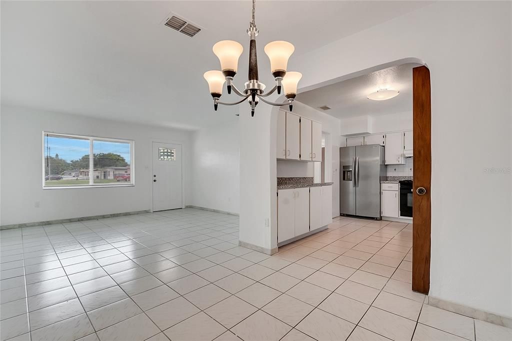 For Rent: $2,300 (3 beds, 2 baths, 1385 Square Feet)