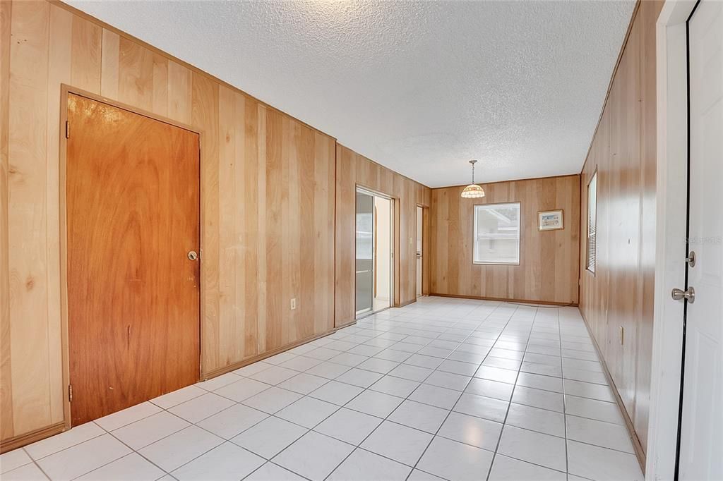 For Rent: $2,300 (3 beds, 2 baths, 1385 Square Feet)