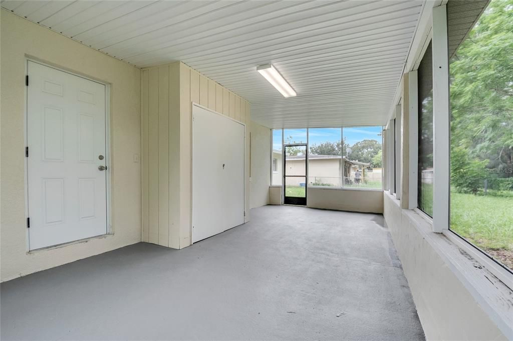 For Rent: $2,300 (3 beds, 2 baths, 1385 Square Feet)