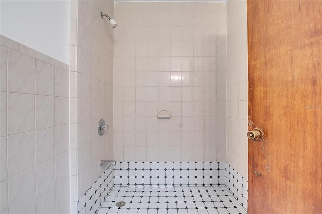 For Rent: $2,300 (3 beds, 2 baths, 1385 Square Feet)