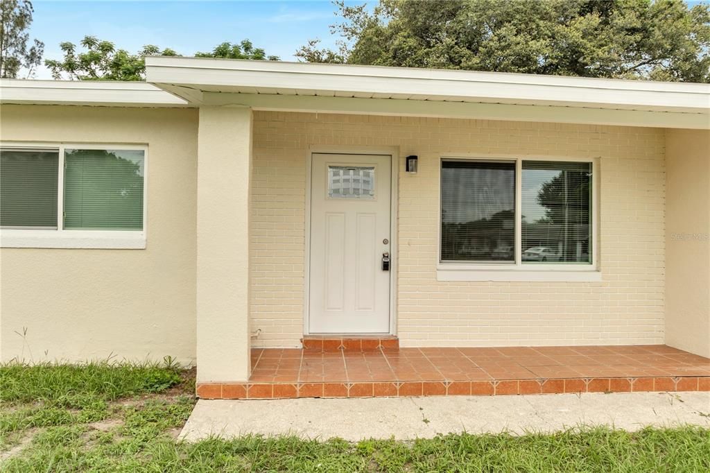 For Rent: $2,300 (3 beds, 2 baths, 1385 Square Feet)