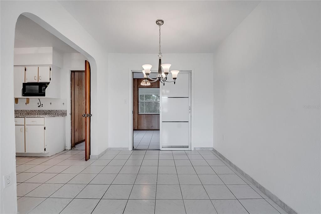 For Rent: $2,300 (3 beds, 2 baths, 1385 Square Feet)