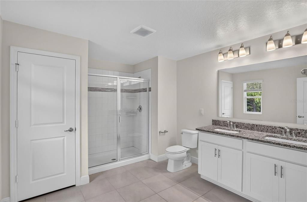For Rent: $3,100 (5 beds, 3 baths, 2672 Square Feet)
