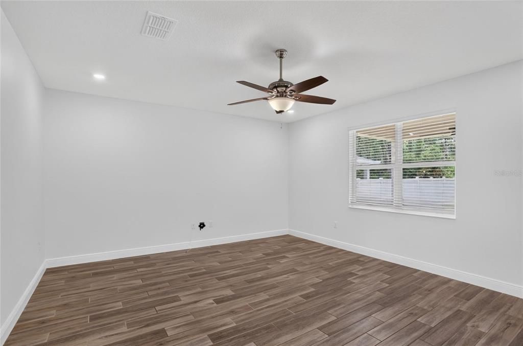For Rent: $3,100 (5 beds, 3 baths, 2672 Square Feet)