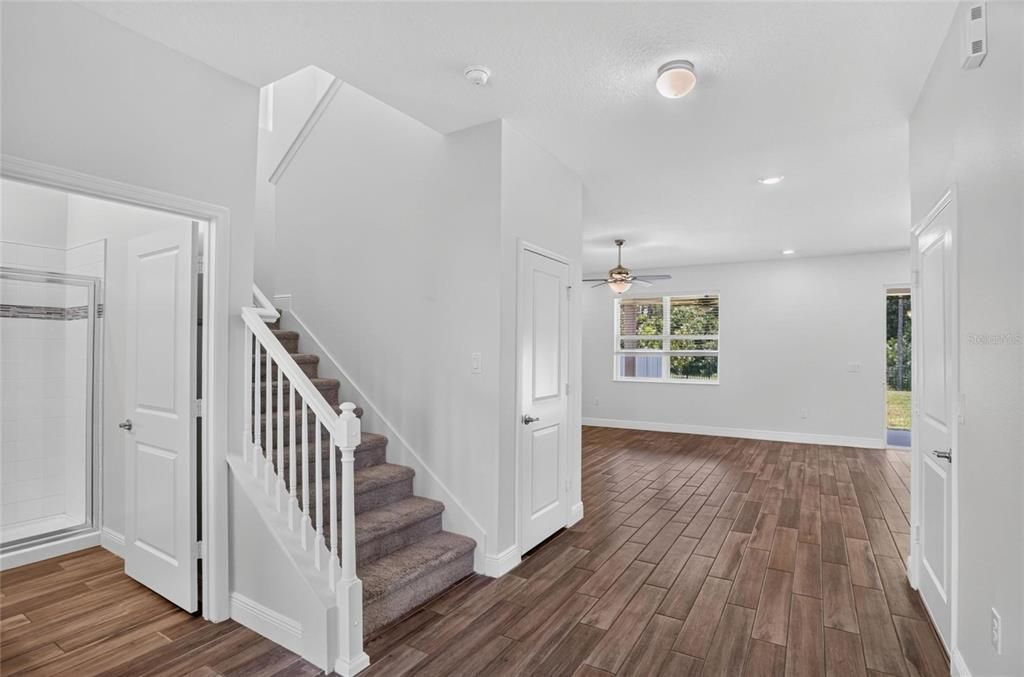 For Rent: $3,100 (5 beds, 3 baths, 2672 Square Feet)