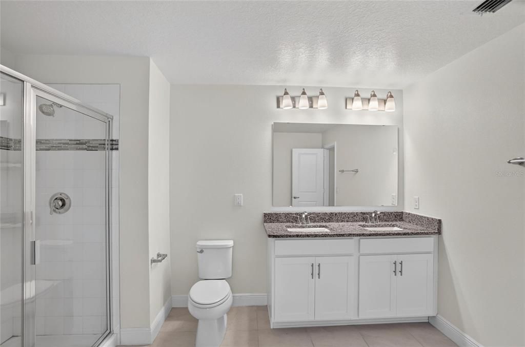 For Rent: $3,100 (5 beds, 3 baths, 2672 Square Feet)