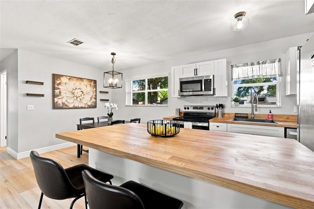 На продажу: $360,000 (3 спален, 2 ванн, 1152 Квадратных фут)