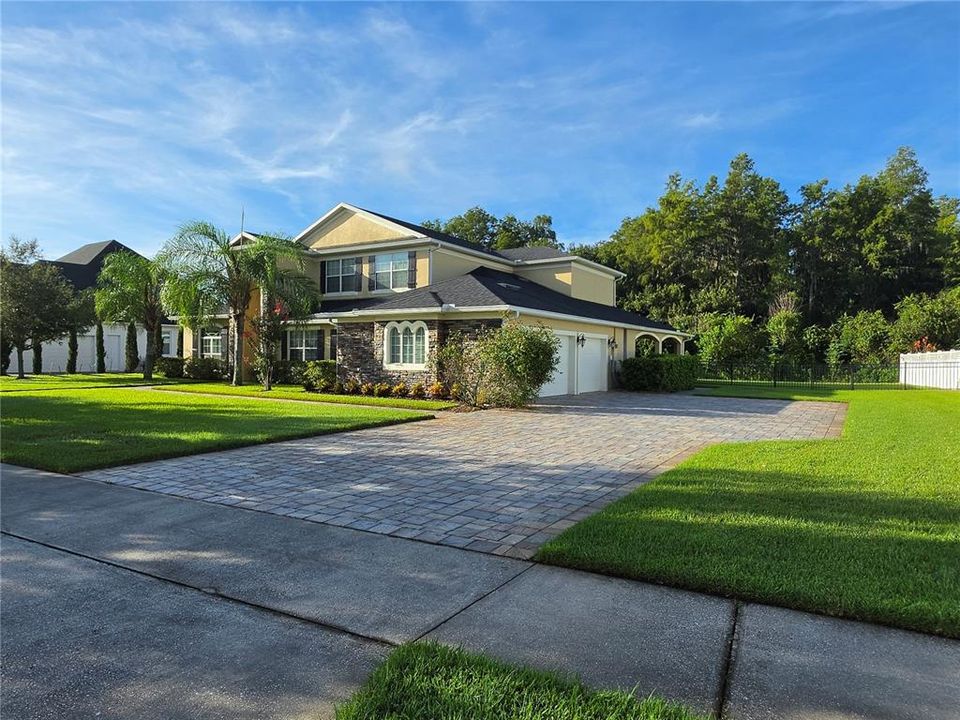 Activo con contrato: $699,900 (5 camas, 3 baños, 3578 Pies cuadrados)