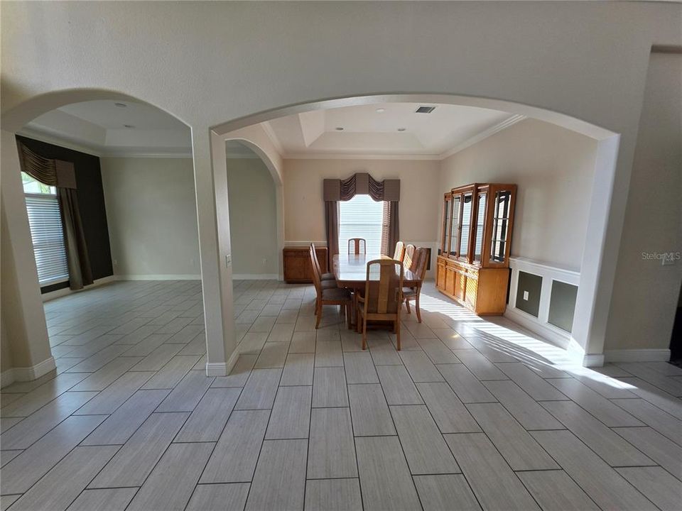 Activo con contrato: $699,900 (5 camas, 3 baños, 3578 Pies cuadrados)