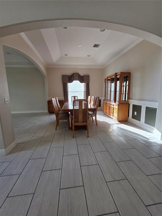 Activo con contrato: $699,900 (5 camas, 3 baños, 3578 Pies cuadrados)