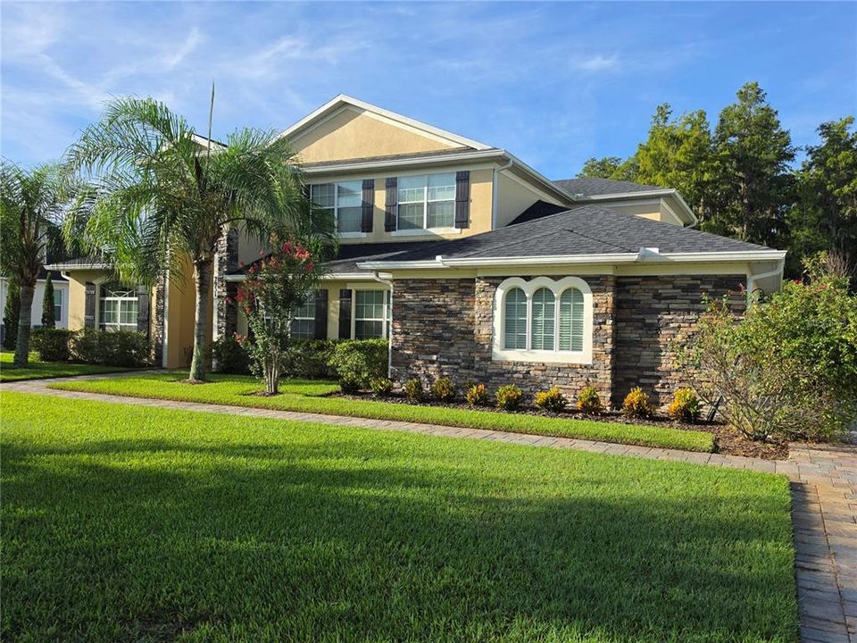 Activo con contrato: $699,900 (5 camas, 3 baños, 3578 Pies cuadrados)