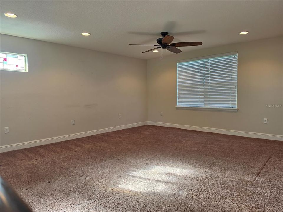 Activo con contrato: $699,900 (5 camas, 3 baños, 3578 Pies cuadrados)