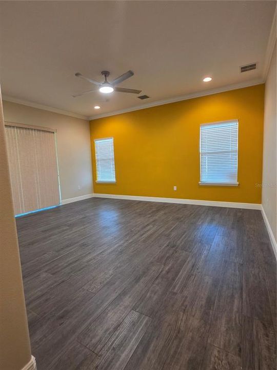 Activo con contrato: $699,900 (5 camas, 3 baños, 3578 Pies cuadrados)
