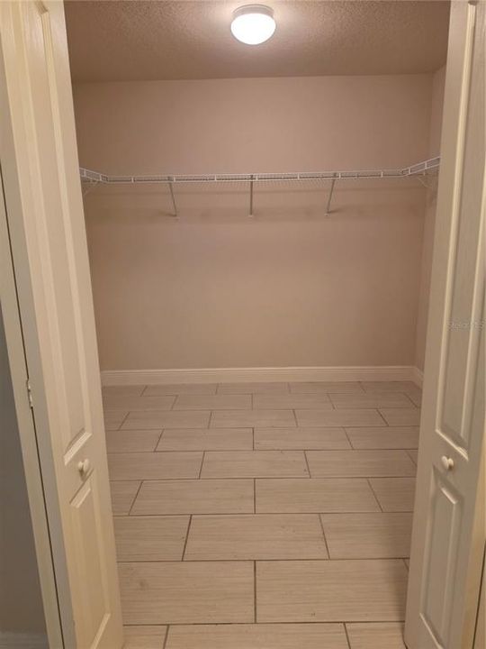 Activo con contrato: $699,900 (5 camas, 3 baños, 3578 Pies cuadrados)