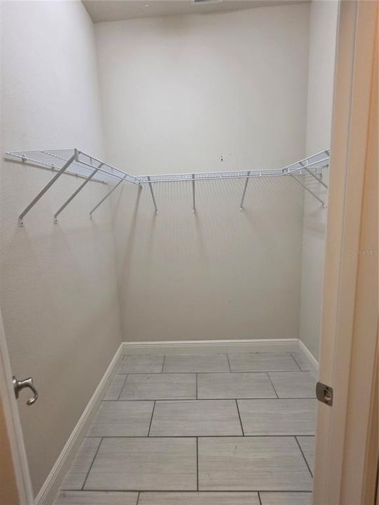 Activo con contrato: $699,900 (5 camas, 3 baños, 3578 Pies cuadrados)