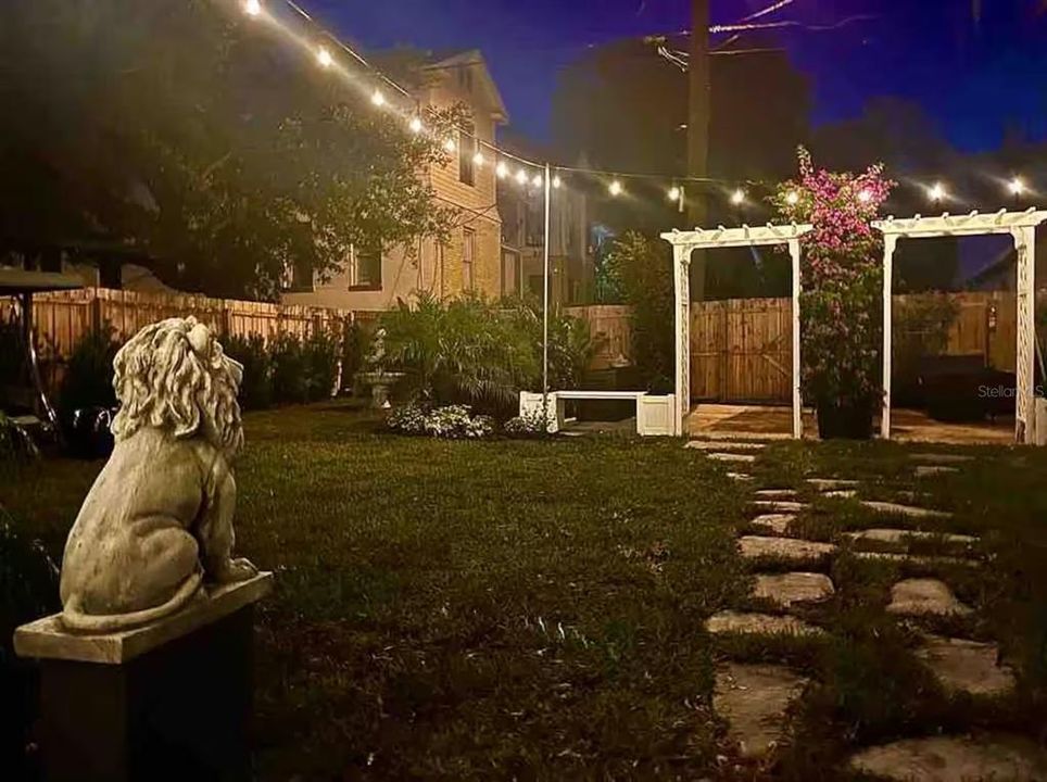 For Rent: $3,500 (4 beds, 3 baths, 1960 Square Feet)