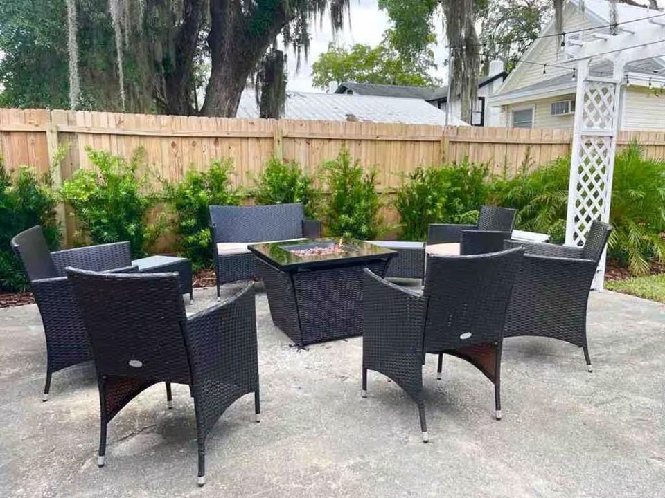 For Rent: $3,500 (4 beds, 3 baths, 1960 Square Feet)