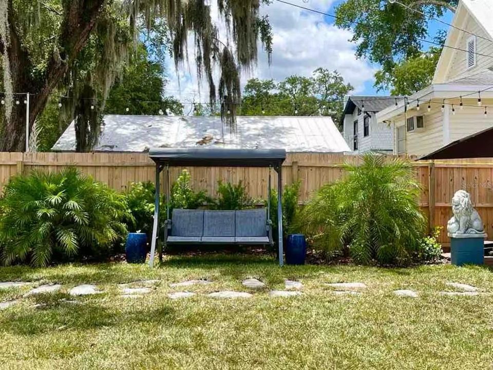 For Rent: $3,500 (4 beds, 3 baths, 1960 Square Feet)