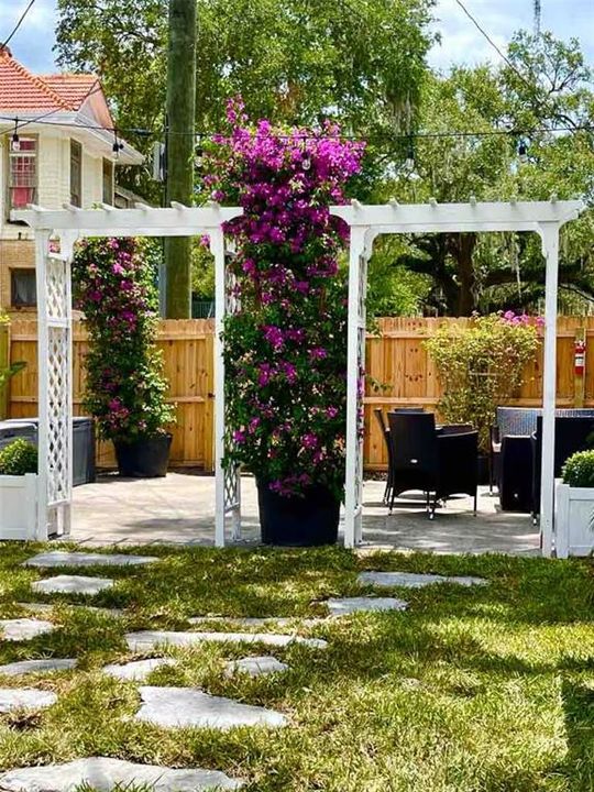 For Rent: $3,500 (4 beds, 3 baths, 1960 Square Feet)