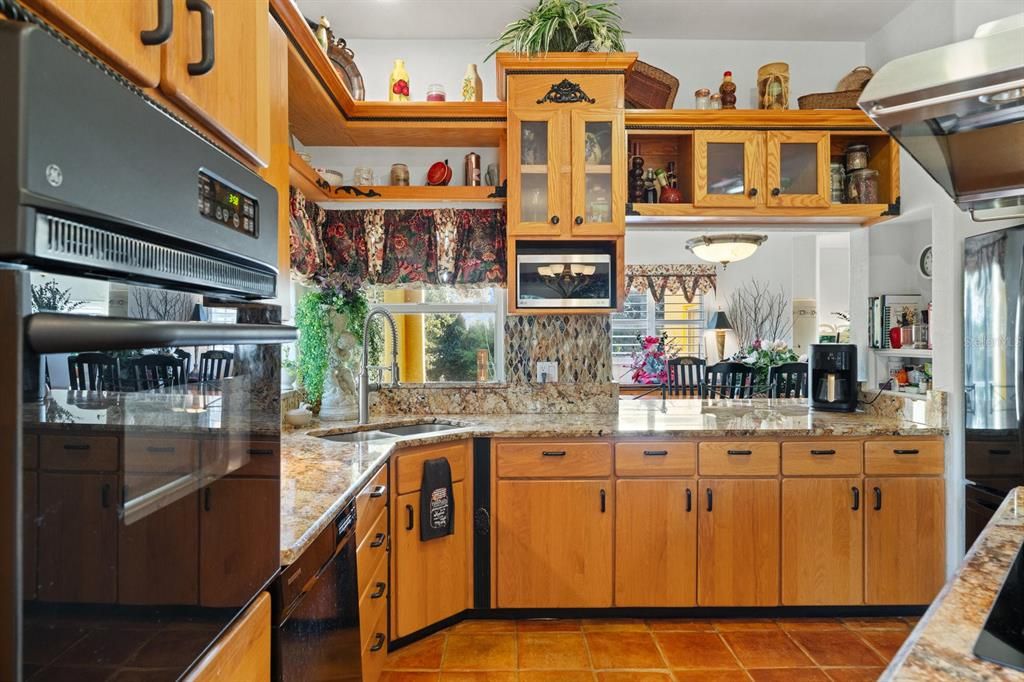 На продажу: $1,395,000 (4 спален, 2 ванн, 3295 Квадратных фут)