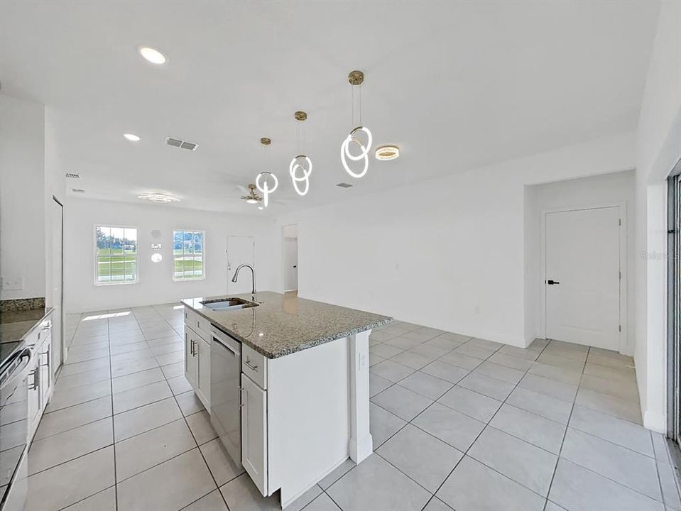 For Sale: $264,900 (4 beds, 2 baths, 1578 Square Feet)