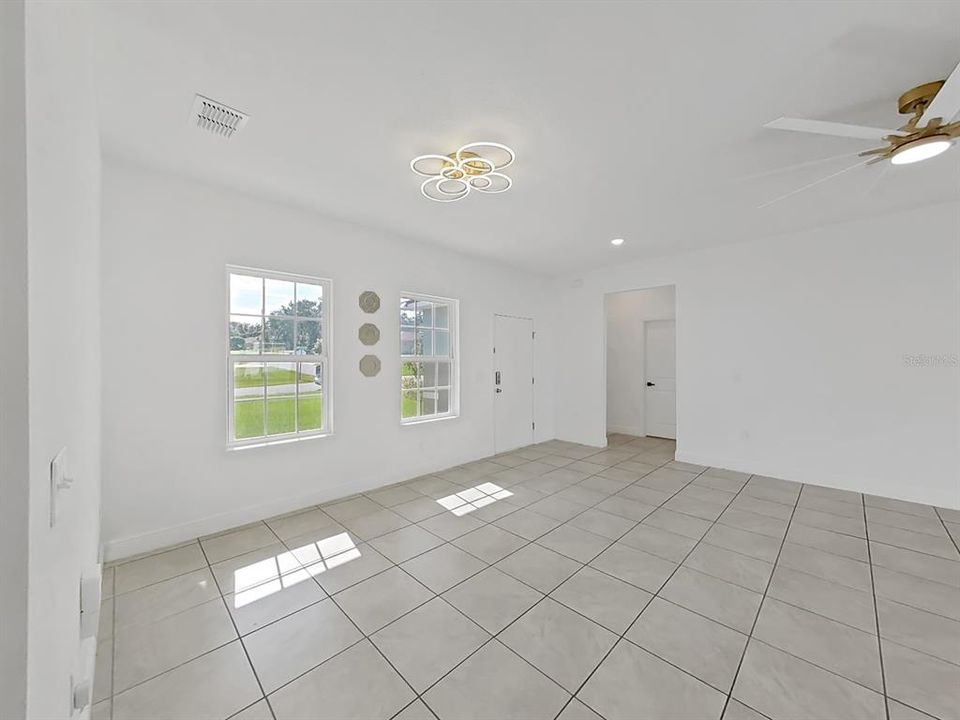 For Sale: $264,900 (4 beds, 2 baths, 1578 Square Feet)