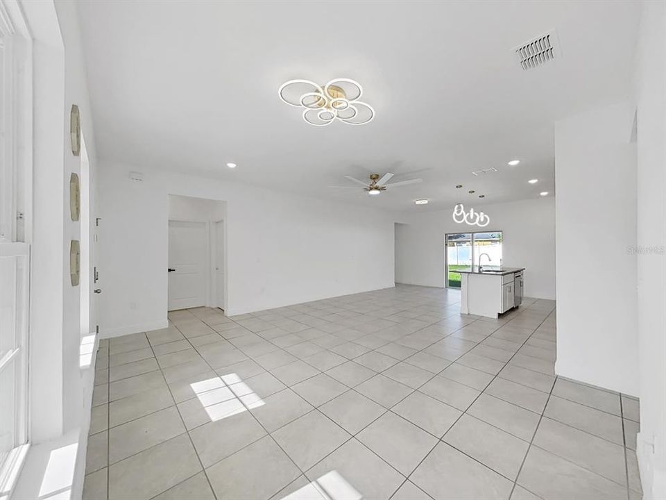 For Sale: $264,900 (4 beds, 2 baths, 1578 Square Feet)