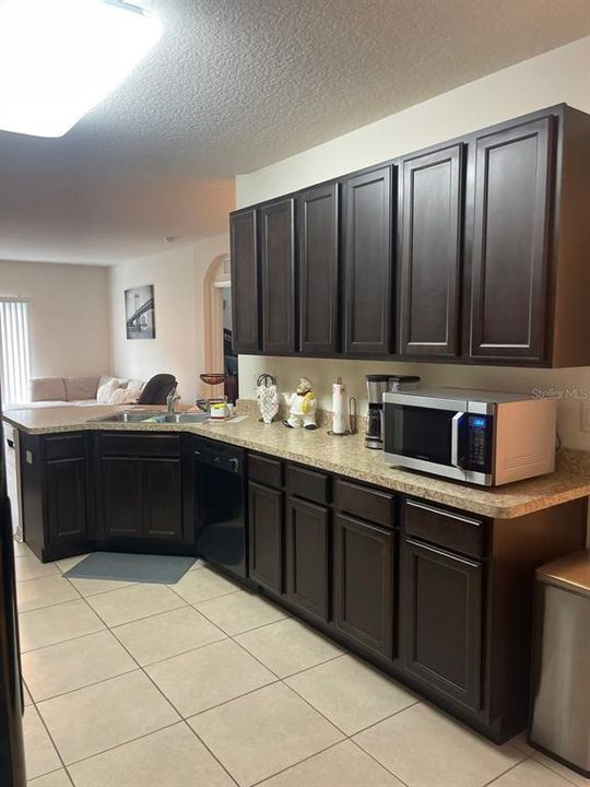 En Venta: $319,900 (3 camas, 2 baños, 1569 Pies cuadrados)