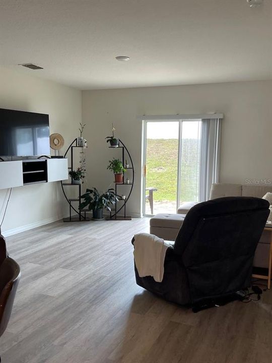 En Venta: $319,900 (3 camas, 2 baños, 1569 Pies cuadrados)