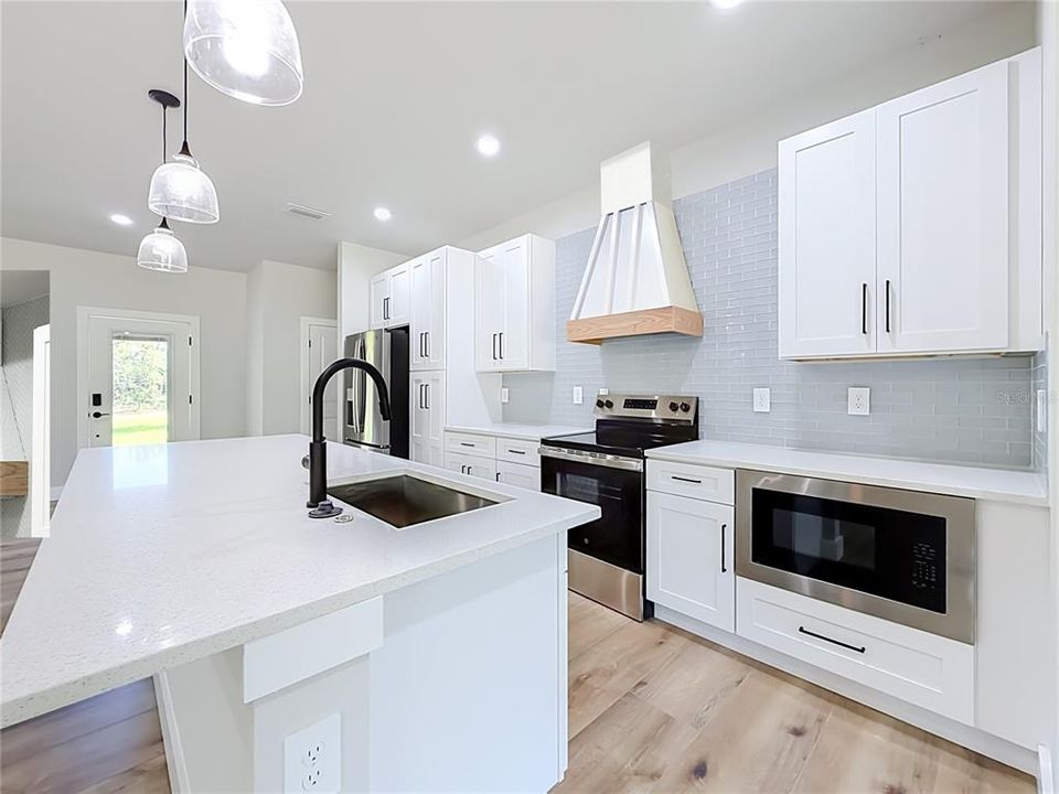 For Sale: $429,900 (3 beds, 2 baths, 1792 Square Feet)
