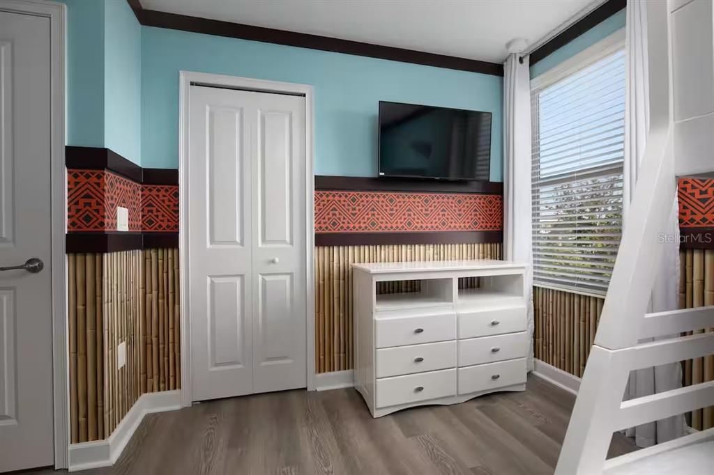 For Sale: $695,000 (8 beds, 5 baths, 3909 Square Feet)